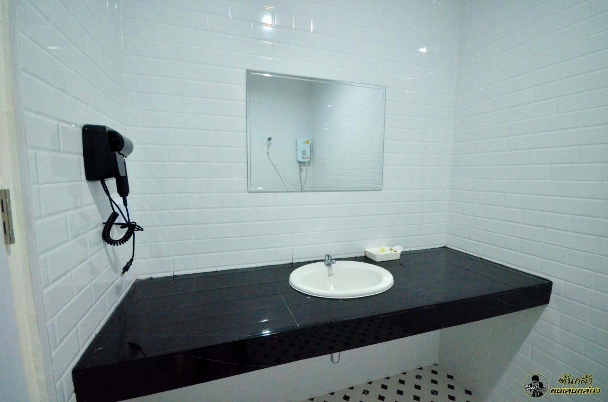Ngao แอ่ว-ดีld Hotel&Residences מראה חיצוני תמונה